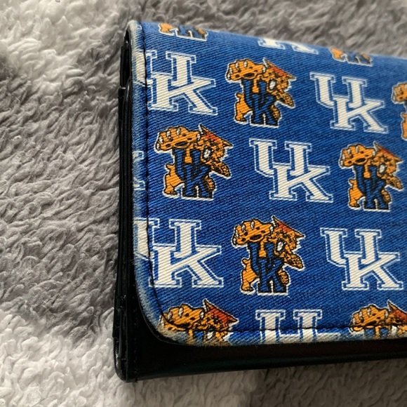 Kentucky Wallet, blue with the UK symbol and original Wildcat logo. - Picture 7 of 8
